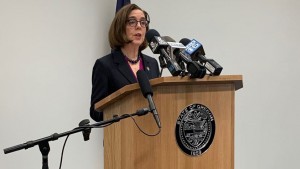 La gobernadora Kate Brown anuncia nuevas acciones a nivel estatal en COVID-19